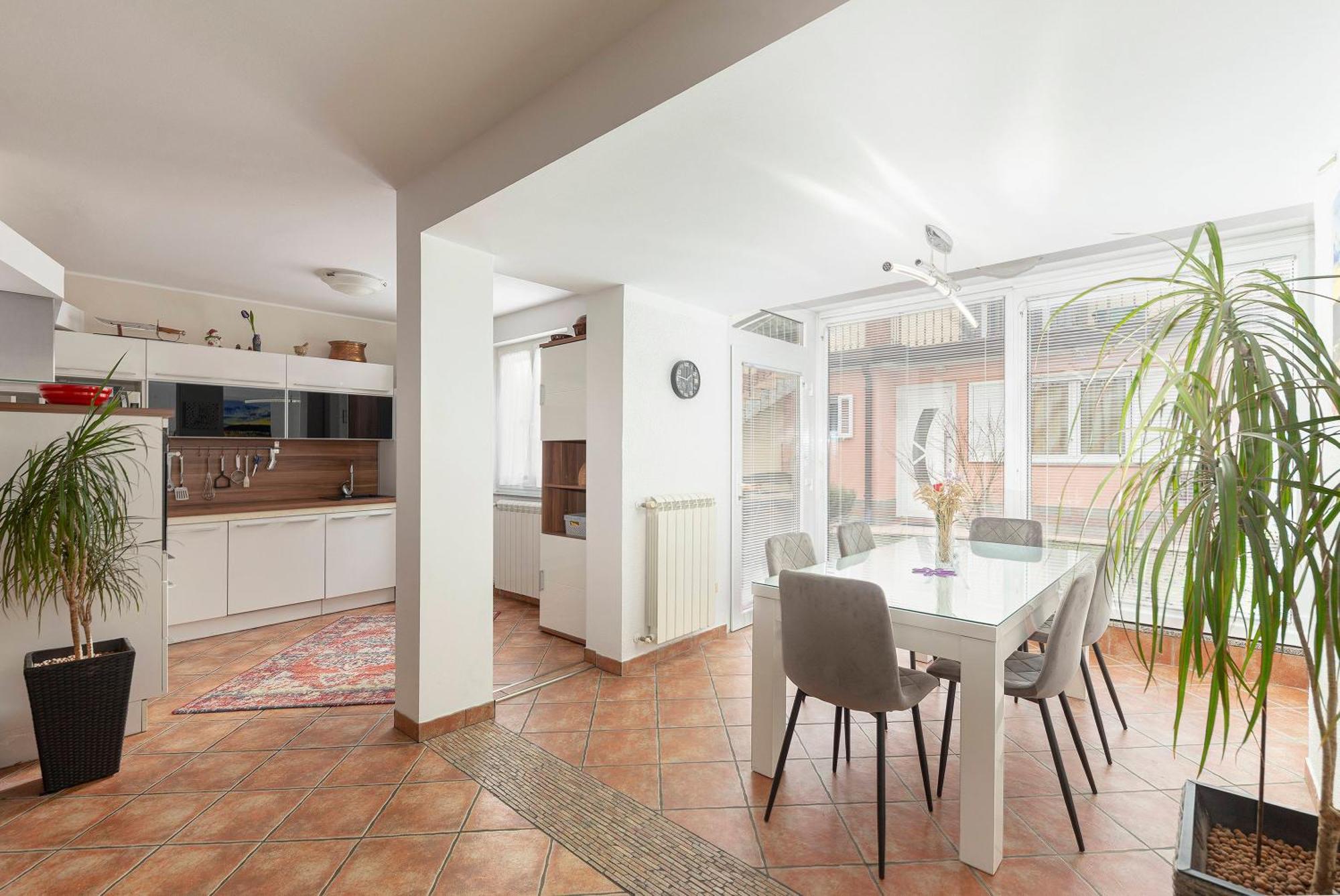 Celia Apartment *