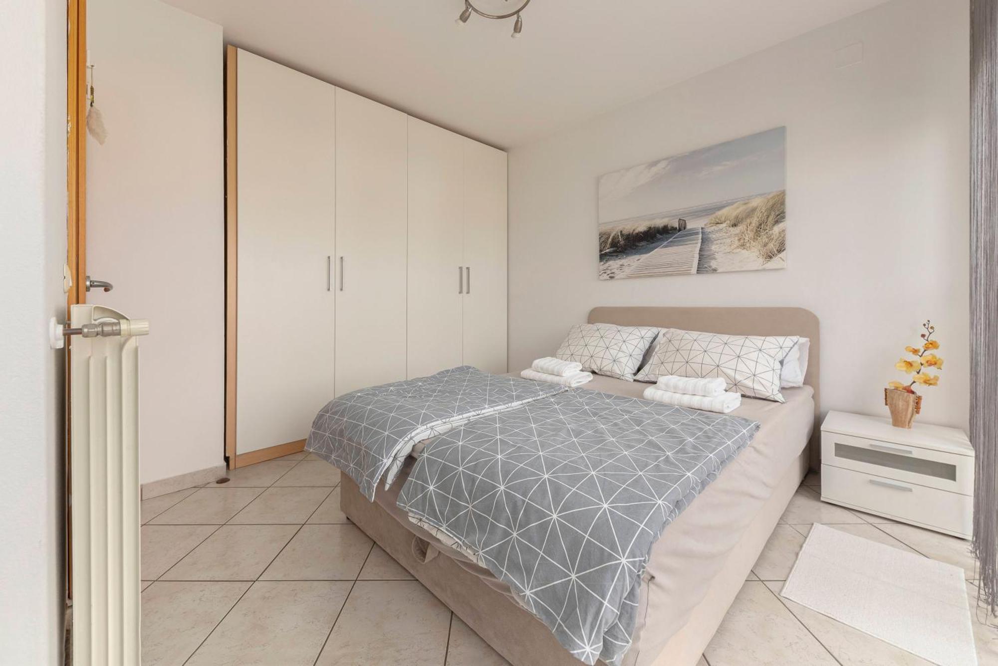 Celia Apartment *