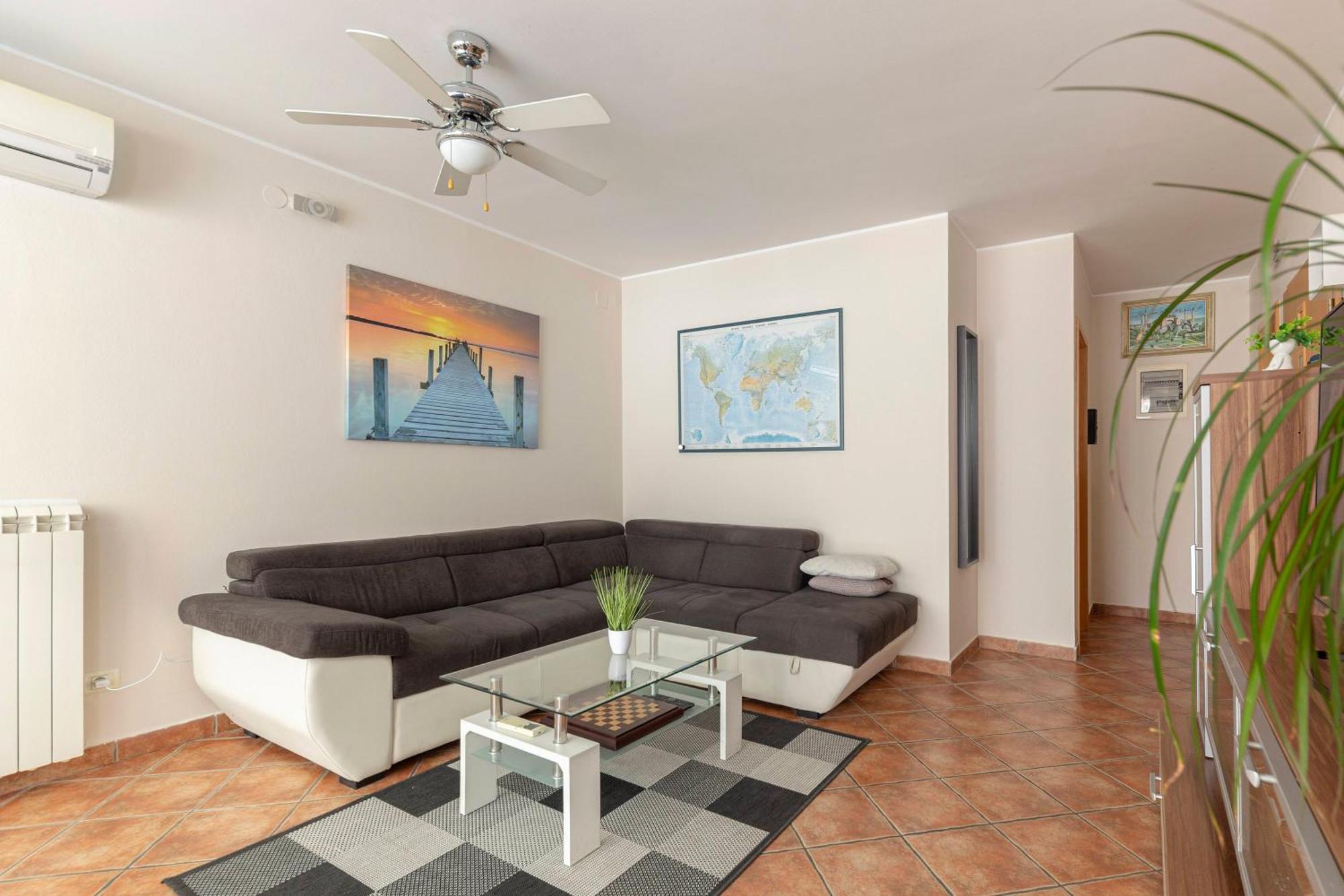 Celia Apartment *